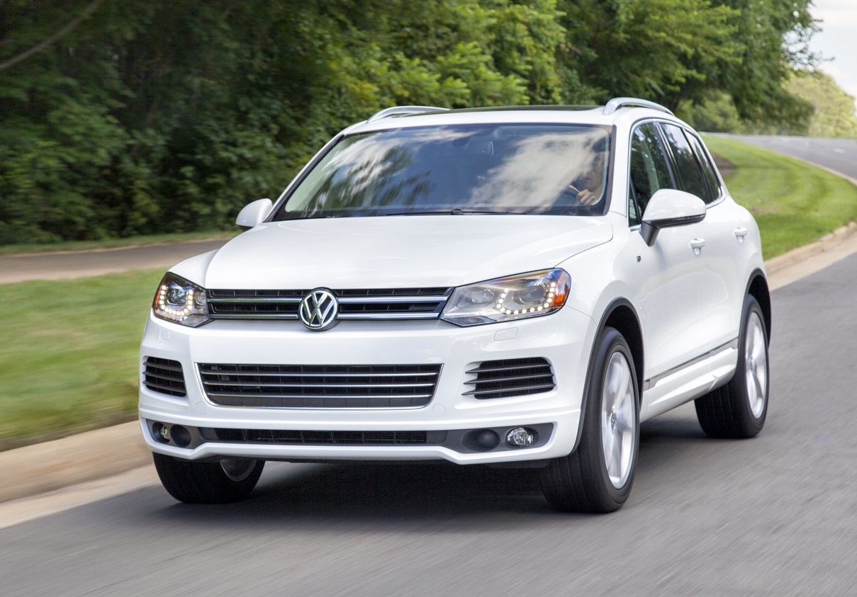 2014 Volkswagen Touareg Front Angle