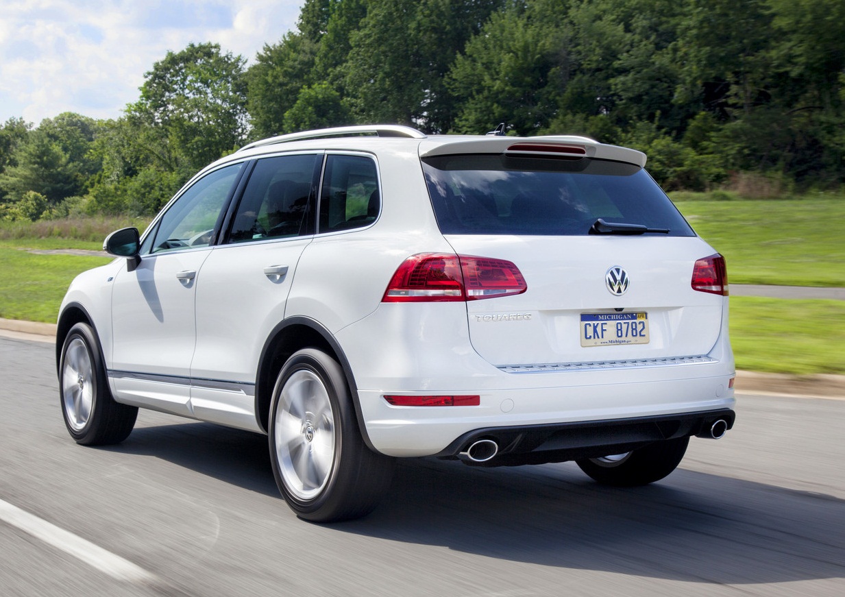 2014 Volkswagen Touareg Rear Side View
