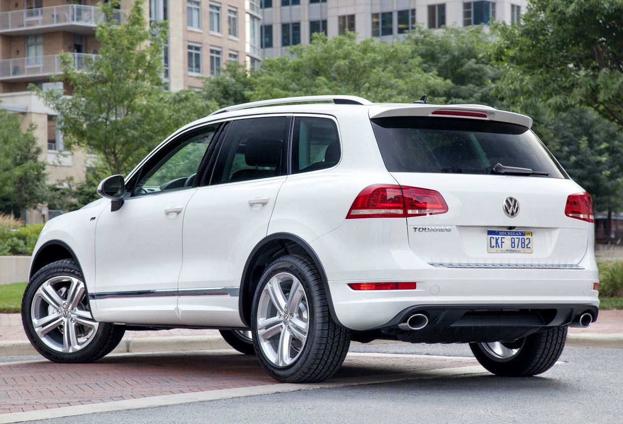 2014 Volkswagen Touareg Side Rear View
