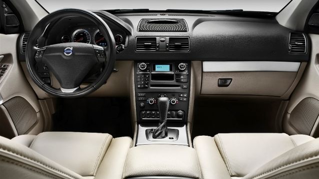 2014 Volvo XC90 Interior Dashboard View