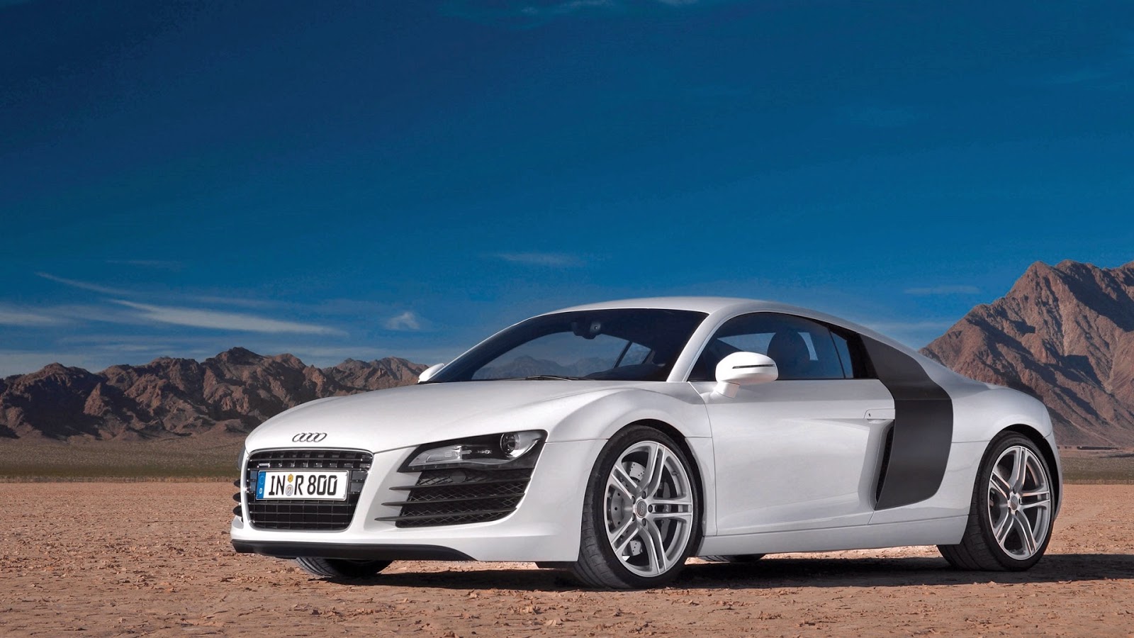 2015 Audi R8 Front Side View