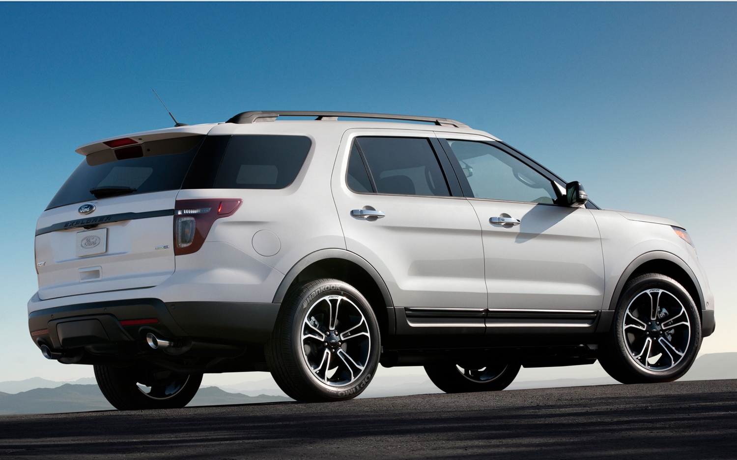 2014 Ford Explorer Side Rear View