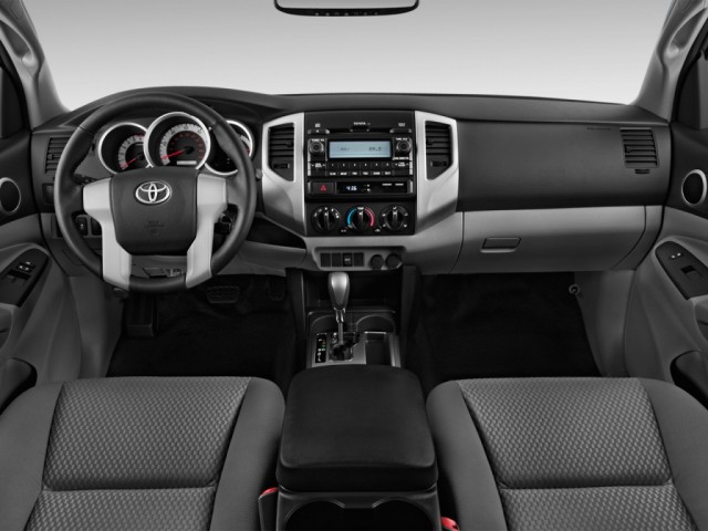 2014 Toyota Tacoma Interior Dashboard View