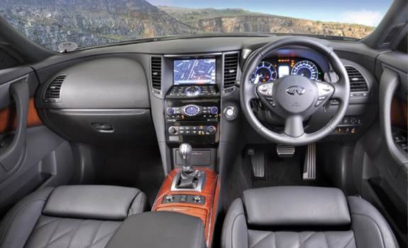 A full house of standard luxury items provides good comfort for all occupants; comprehensive multimedia system is neat and intuitive.