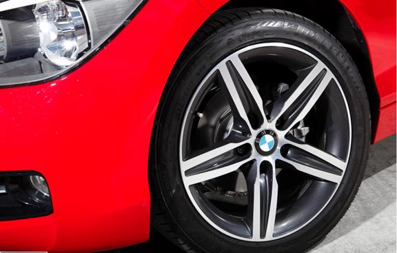 Sharp 17-inch wheels look smart and up the style quotient