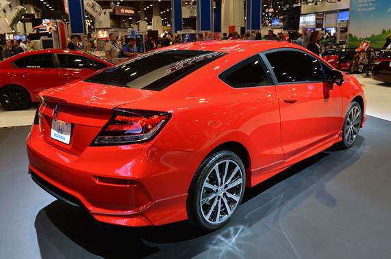 It's most noticeable in the Civic Si coupe with its 205-hp, 2.4-liter engine and six-speed manual transmission.