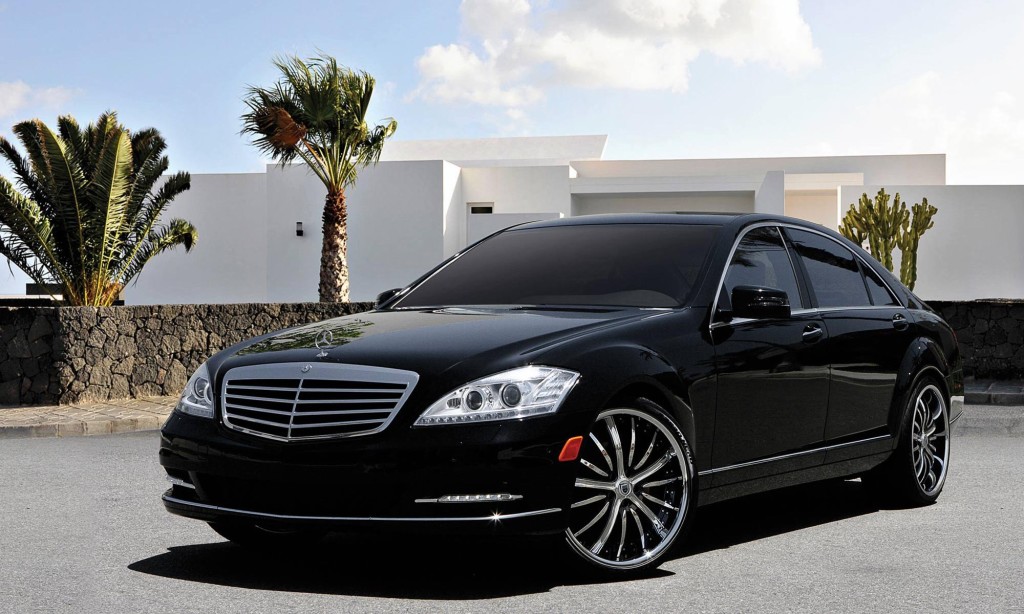 2013 Mercedes-Benz S-550 Front Angle