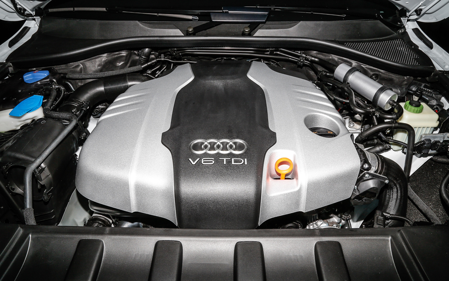 2014 Audi Q7 Engine View
