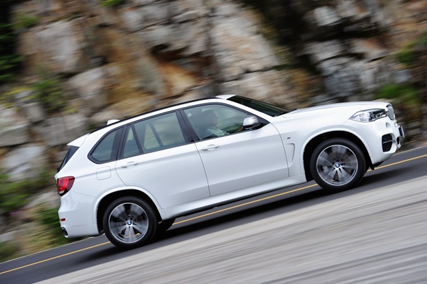 X5 styling is not a whole lot different from before, but why radically change a winning formula?